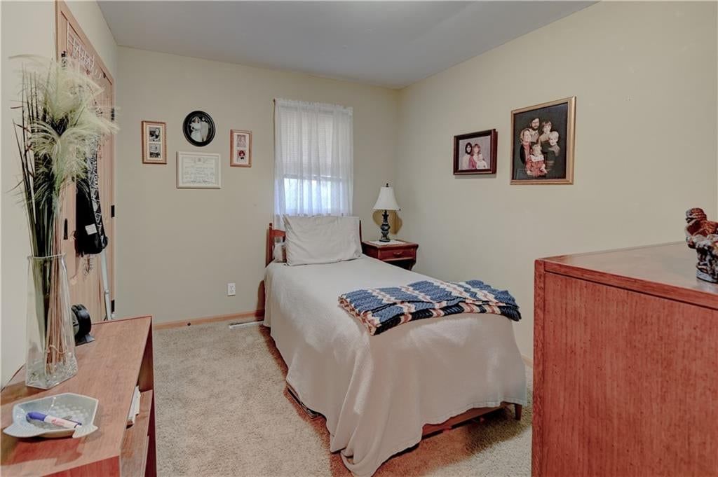 Photo 16 of 26 - 805 Citadel Drive, Weston, MO 64098