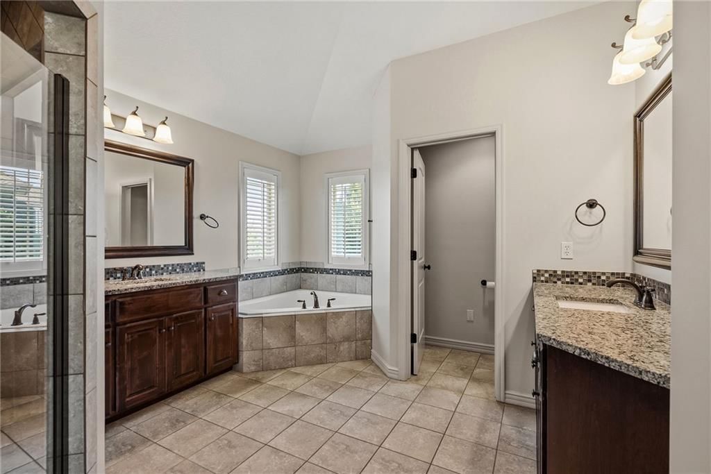 11609 W 154TH Street — photo 37