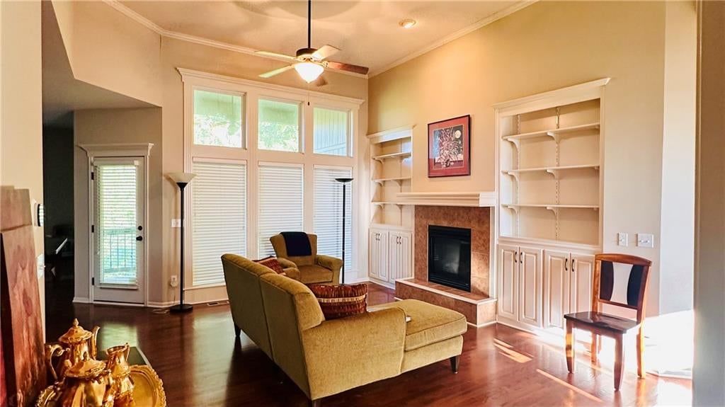 9629 N Adrian Avenue — photo 3
