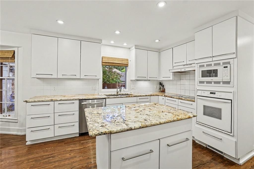 3518 W 100th Terrace — photo 9