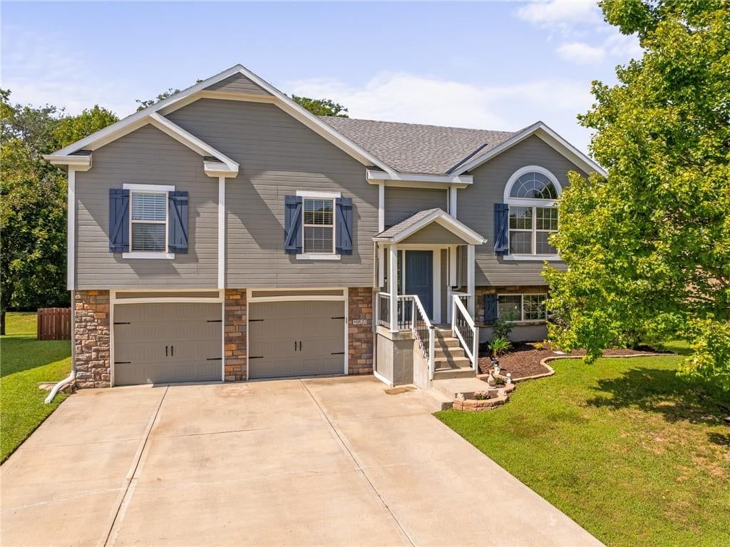 9025 SW 10th Street, Blue Springs, MO