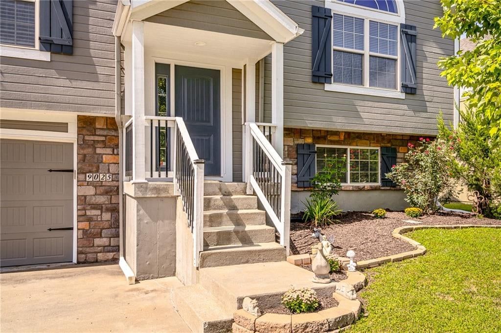 Photo 4 of 58 - 9025 SW 10th Street, Blue Springs, MO 64064