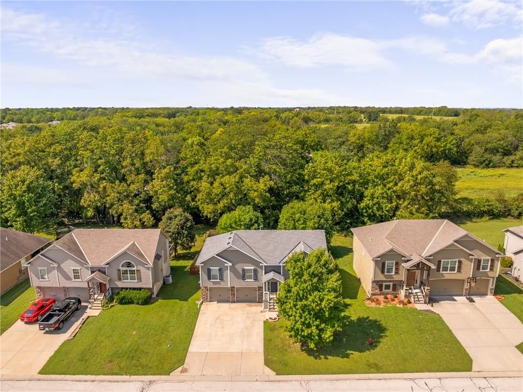 Photo 5 of 58 - 9025 SW 10th Street, Blue Springs, MO 64064