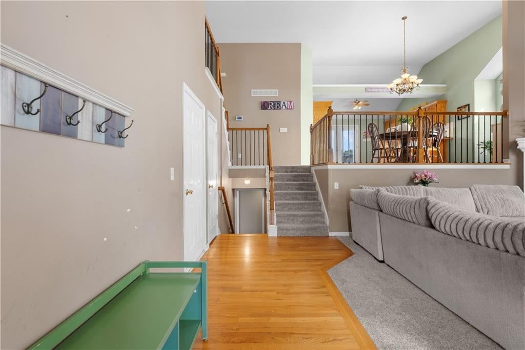 4413 SW Hillside Drive, Lee's Summit, MO: listing photo 3