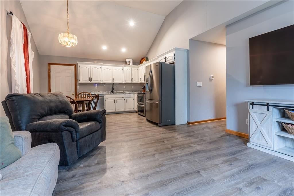 407 W Peoria Street — photo 10
