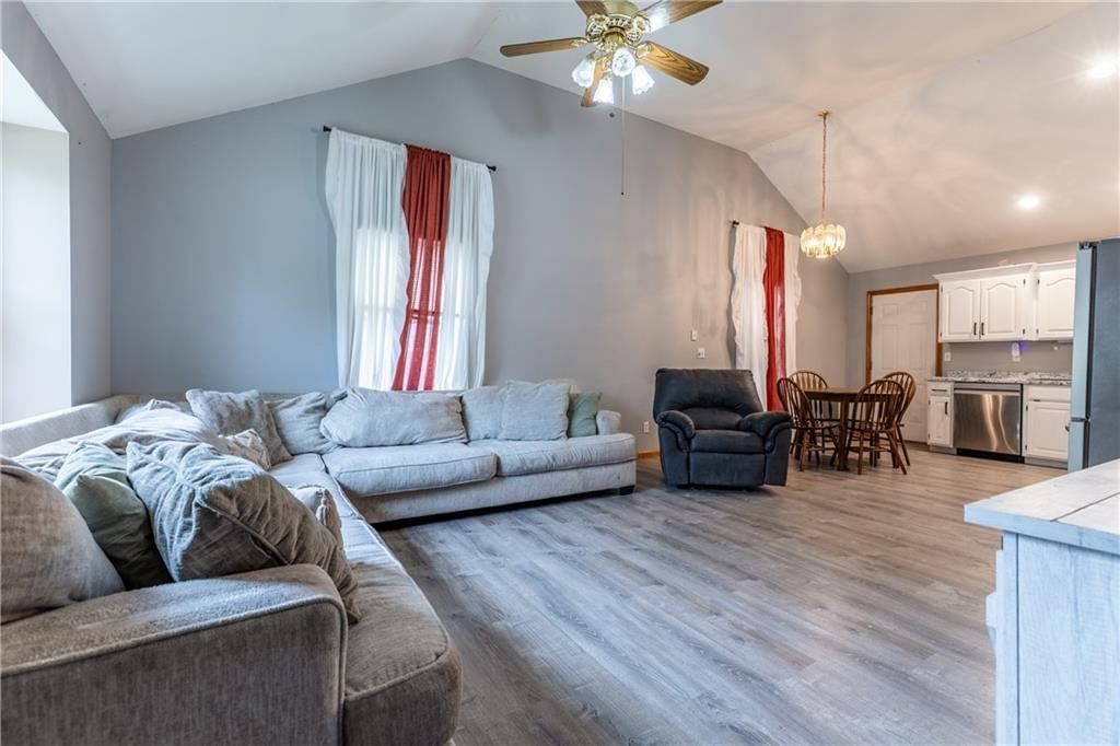 407 W Peoria Street — photo 11