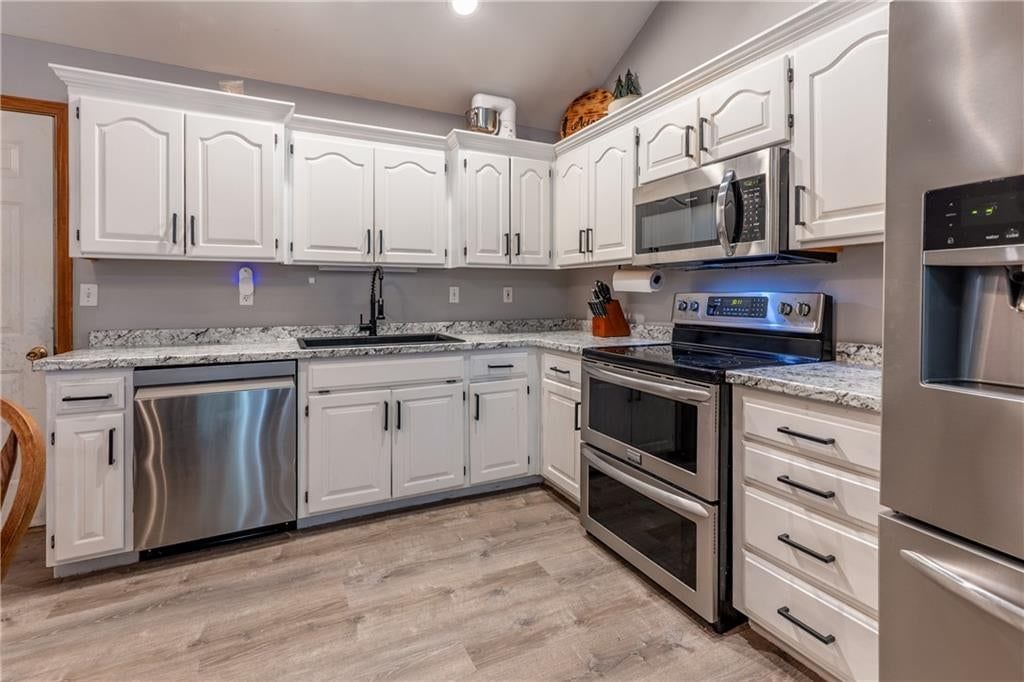 407 W Peoria Street — photo 14