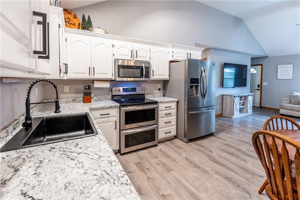 407 W Peoria Street — photo 15