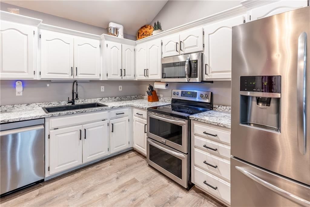 407 W Peoria Street — photo 16
