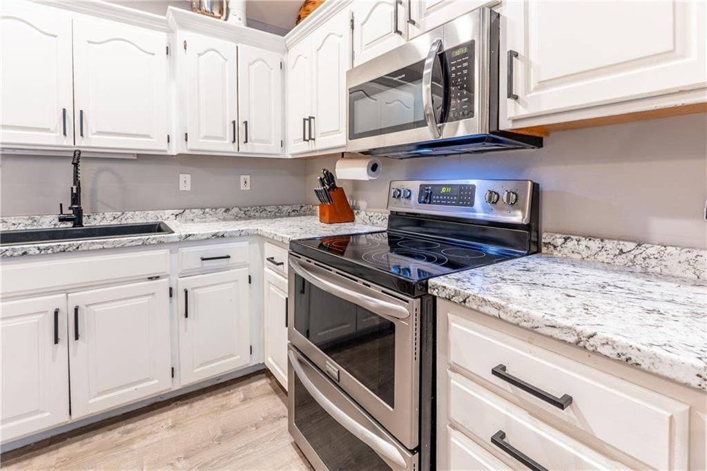 407 W Peoria Street — photo 18