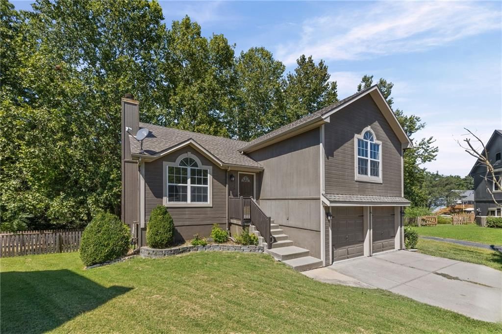 1117 Meadowlark Lane, Liberty, MO: listing photo 2