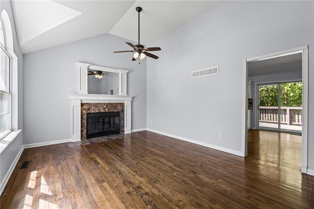 Photo 4 of 39 - 1117 Meadowlark Lane, Liberty, MO 64068