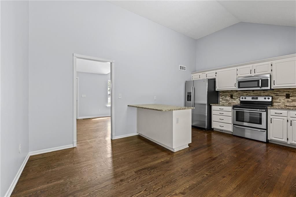 Photo 8 of 39 - 1117 Meadowlark Lane, Liberty, MO 64068