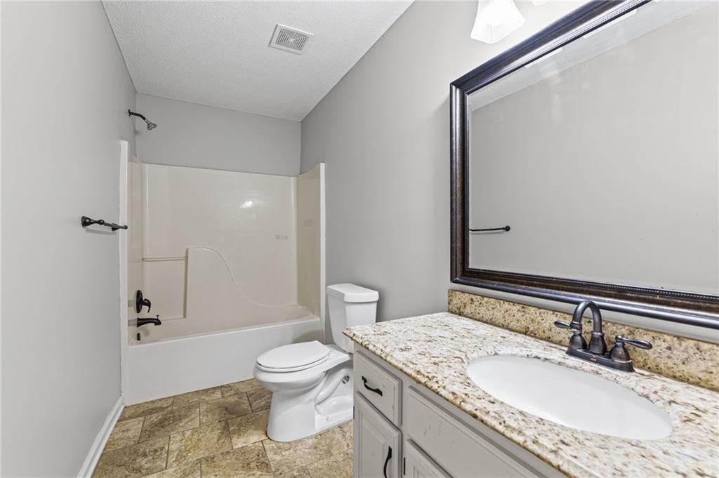 Photo 12 of 39, 1117 Meadowlark Lane, Liberty, MO 64068