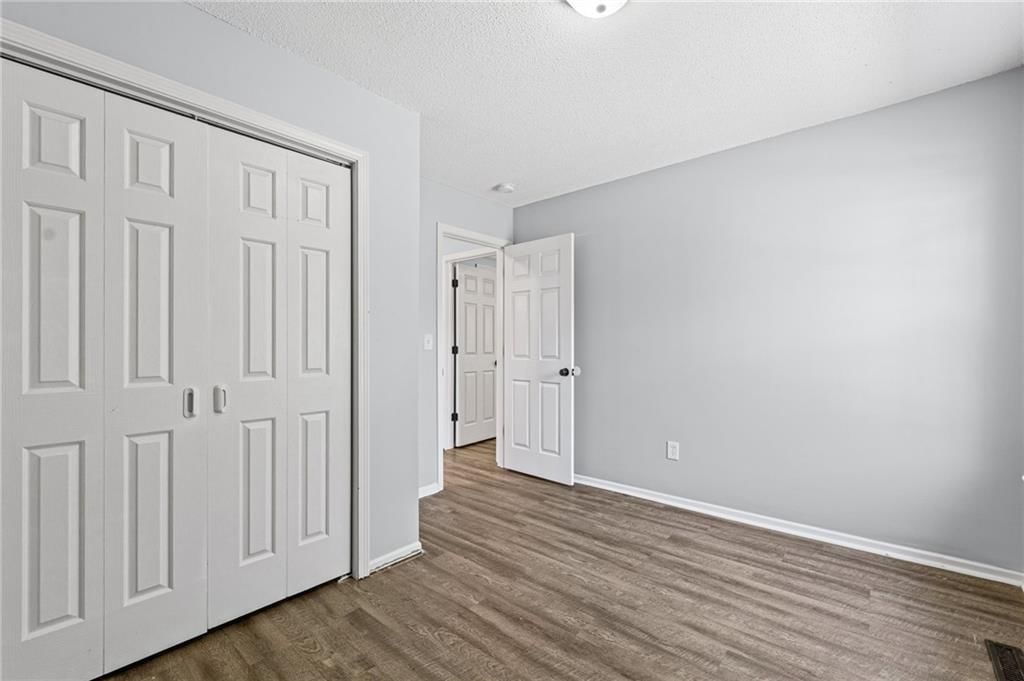 Photo 16 of 39 - 1117 Meadowlark Lane, Liberty, MO 64068