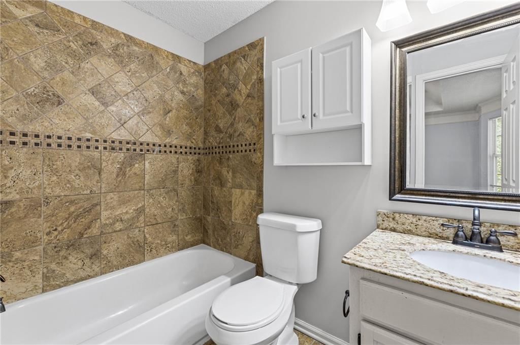 Photo 20 of 39 - 1117 Meadowlark Lane, Liberty, MO 64068