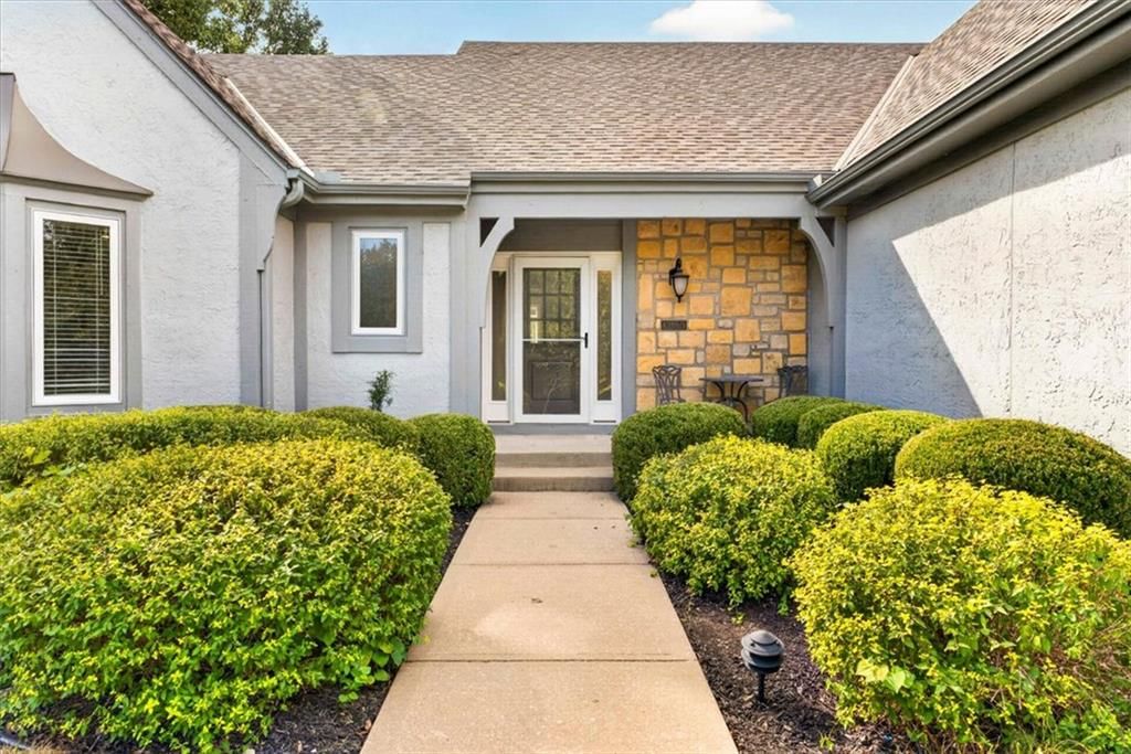 12100 Cherokee Street, Leawood, KS: listing photo 2