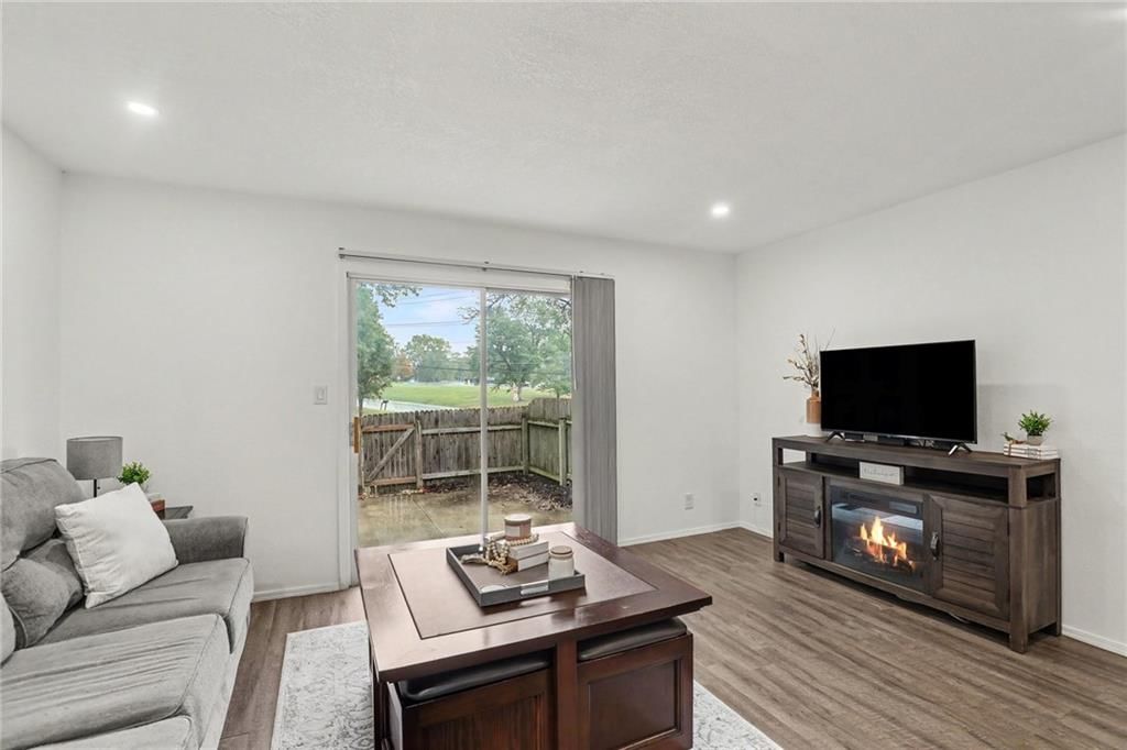 6924 NW Chapel Woods Lane — photo 5