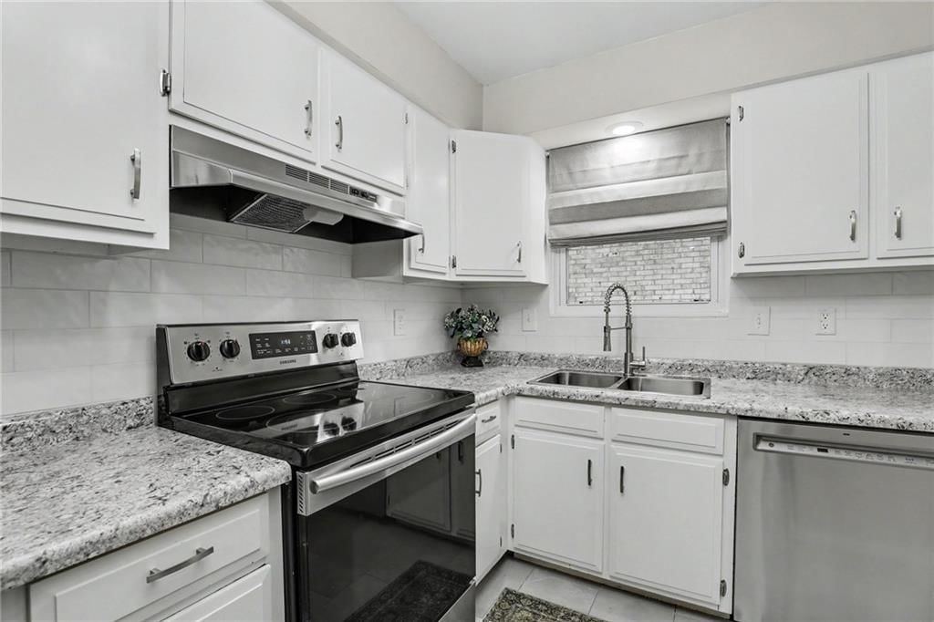 6924 NW Chapel Woods Lane — photo 11