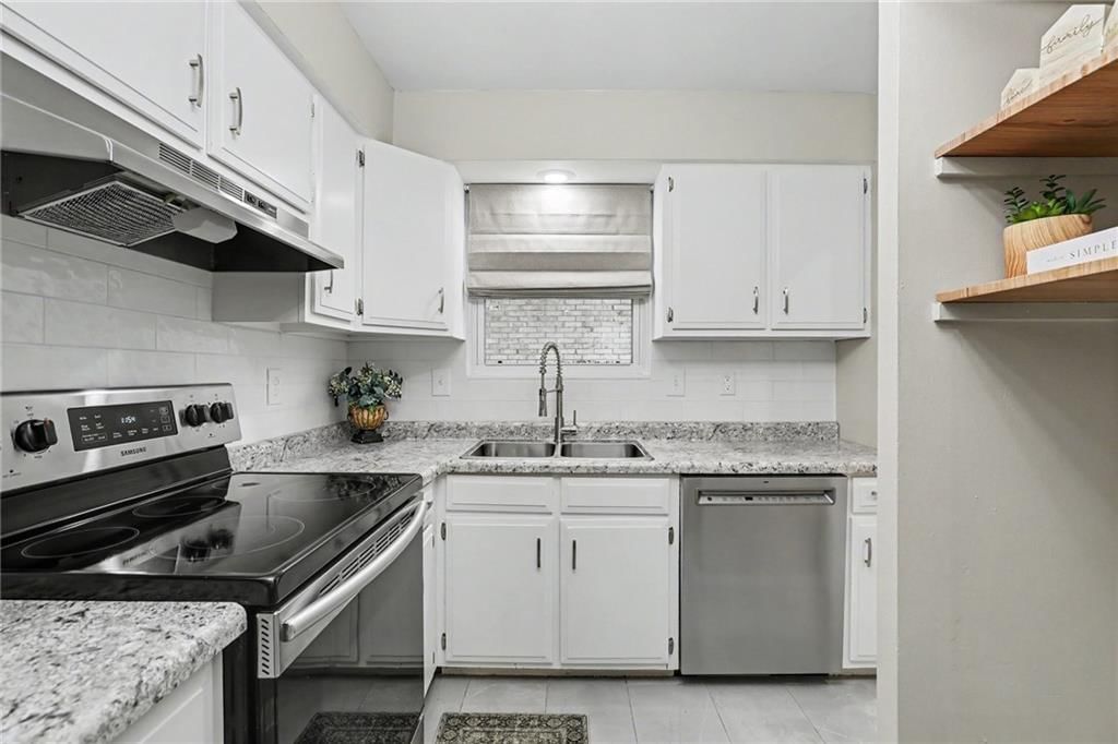6924 NW Chapel Woods Lane — photo 12