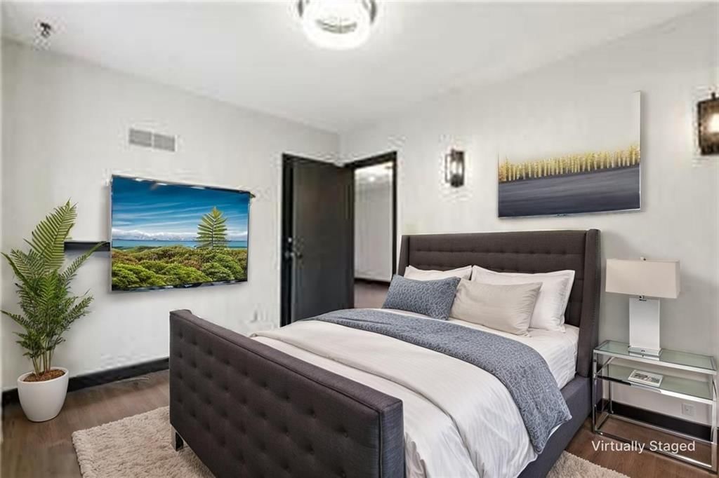 Photo 13 of 40 - 1811 Pendleton Avenue, Kansas City, MO 64124