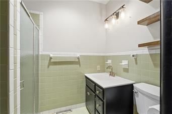 Photo 15 of 40 - 1811 Pendleton Avenue, Kansas City, MO 64124