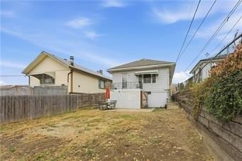 Photo 18 of 40 - 1811 Pendleton Avenue, Kansas City, MO 64124