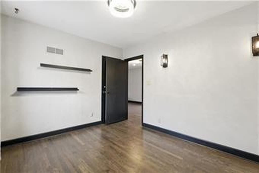 Photo 19 of 40 - 1811 Pendleton Avenue, Kansas City, MO 64124