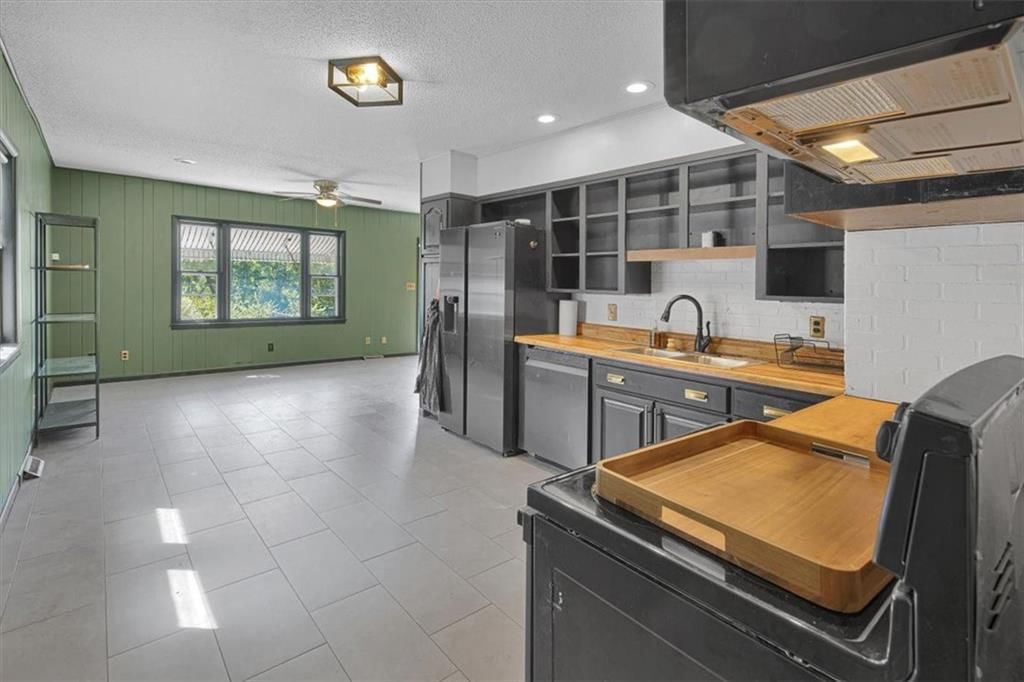 Photo 22 of 40 - 1811 Pendleton Avenue, Kansas City, MO 64124