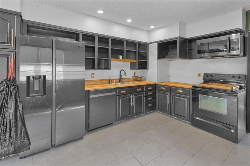 Photo 23 of 40 - 1811 Pendleton Avenue, Kansas City, MO 64124