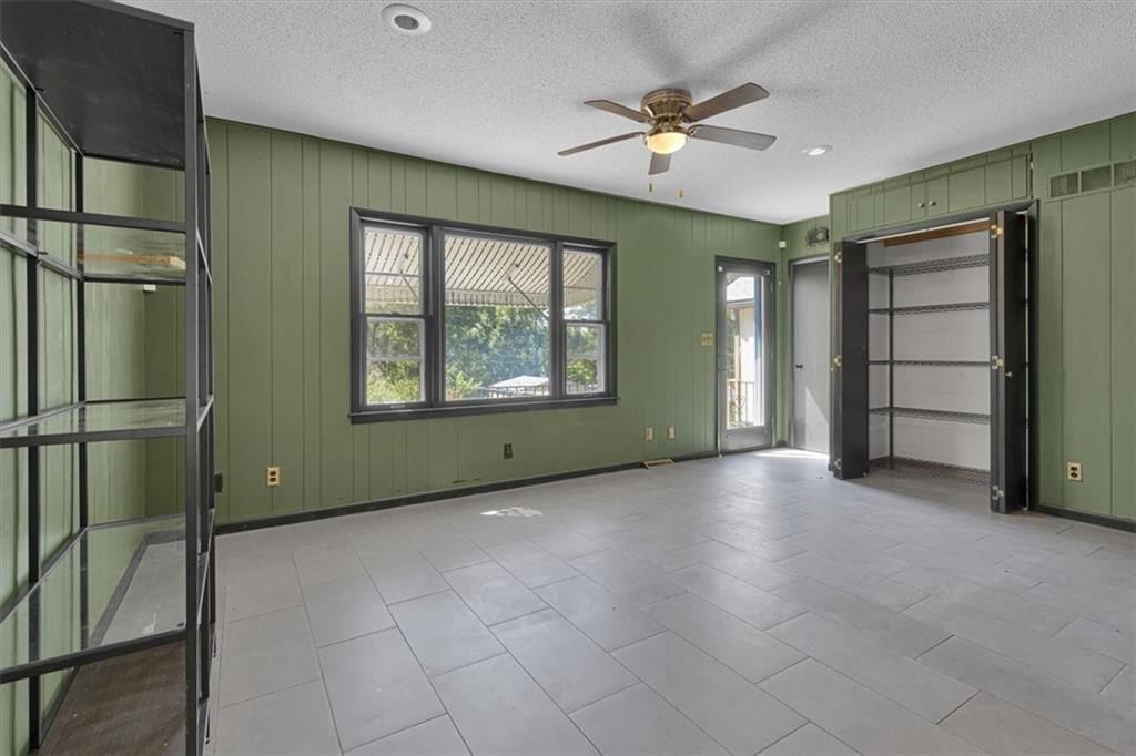 Photo 25 of 40 - 1811 Pendleton Avenue, Kansas City, MO 64124