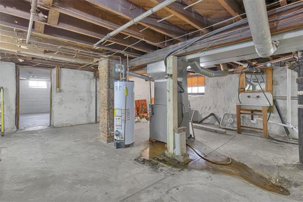 Photo 33 of 40 - 1811 Pendleton Avenue, Kansas City, MO 64124