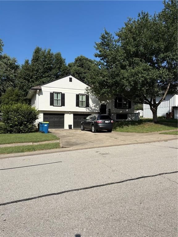 912 Canterbury Lane — photo 1