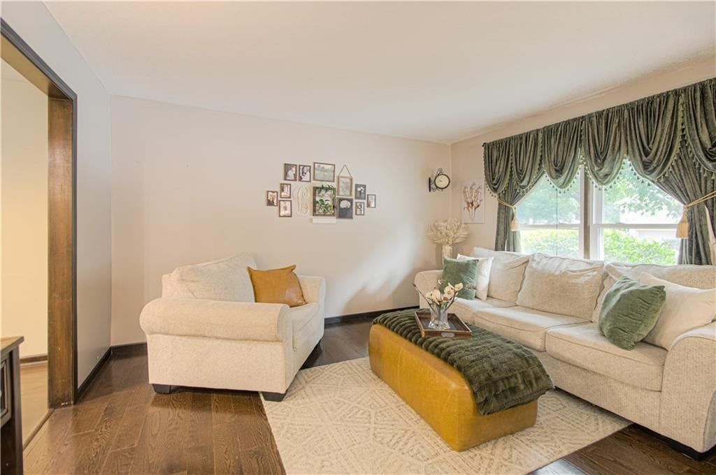912 Canterbury Lane — photo 4