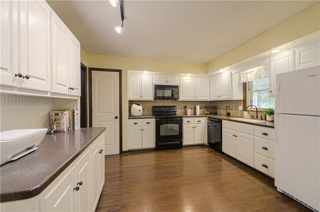 912 Canterbury Lane — photo 8