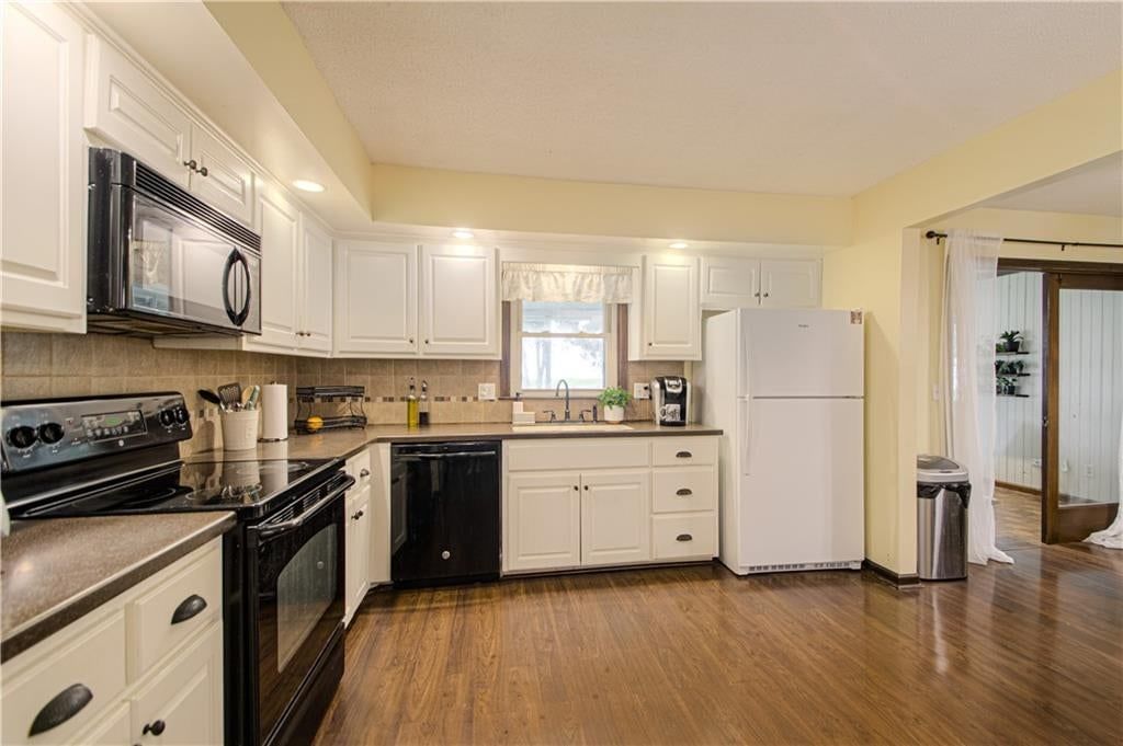 912 Canterbury Lane — photo 9
