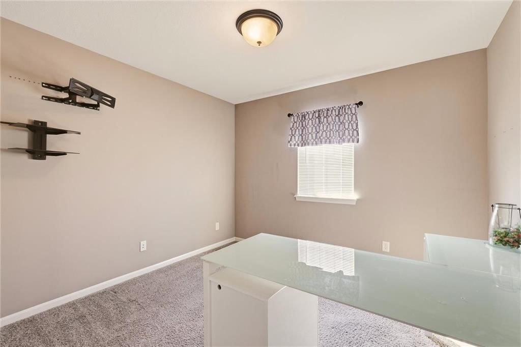 Photo 15 of 23 - 1804 NE Griffin Drive, Lee's Summit, MO 64086