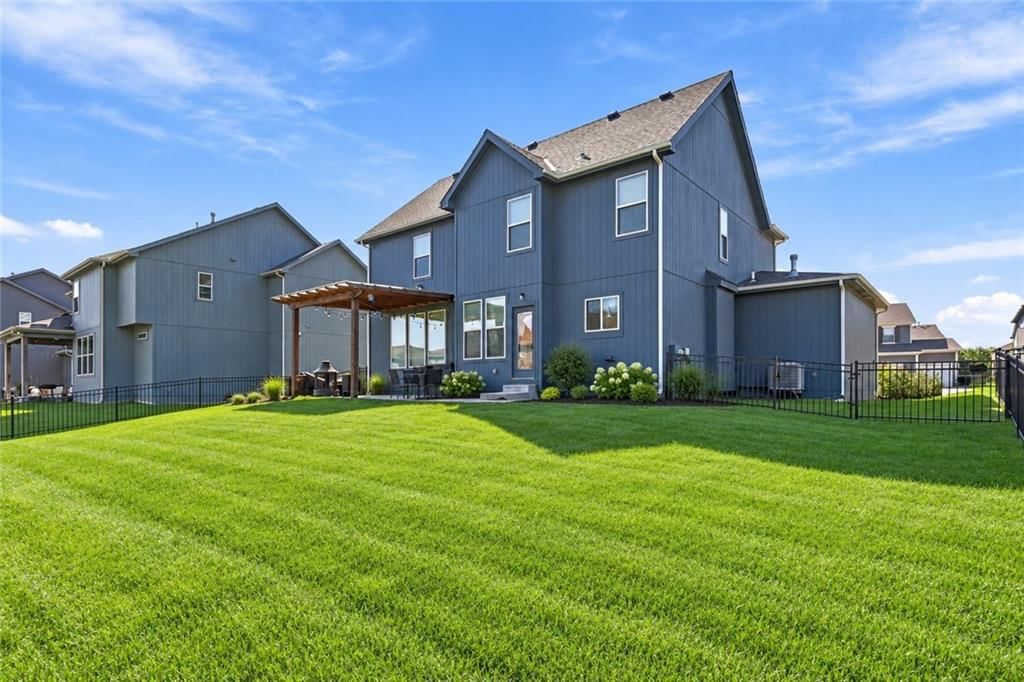 Photo 21 of 23 - 1804 NE Griffin Drive, Lee's Summit, MO 64086
