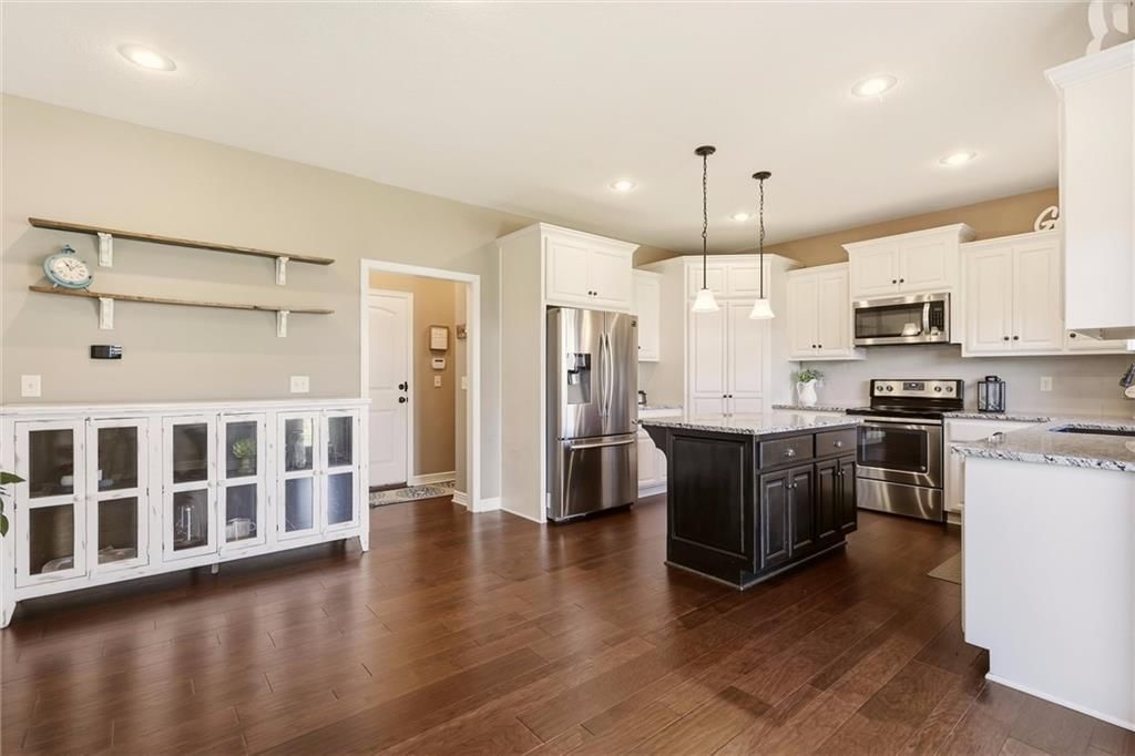 Photo 6 of 23 - 1804 NE Griffin Drive, Lee's Summit, MO 64086