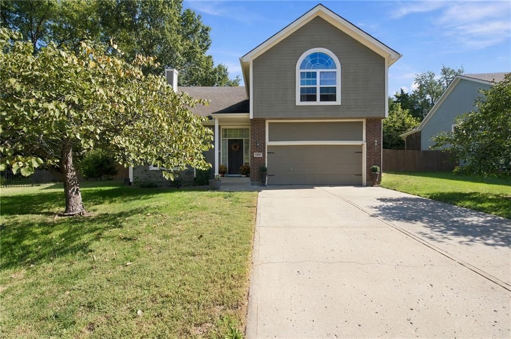 18207 Rollins Drive, Smithville, MO