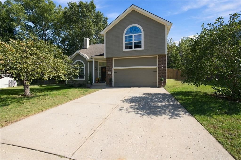 18207 Rollins Drive, Smithville, MO: listing photo 3