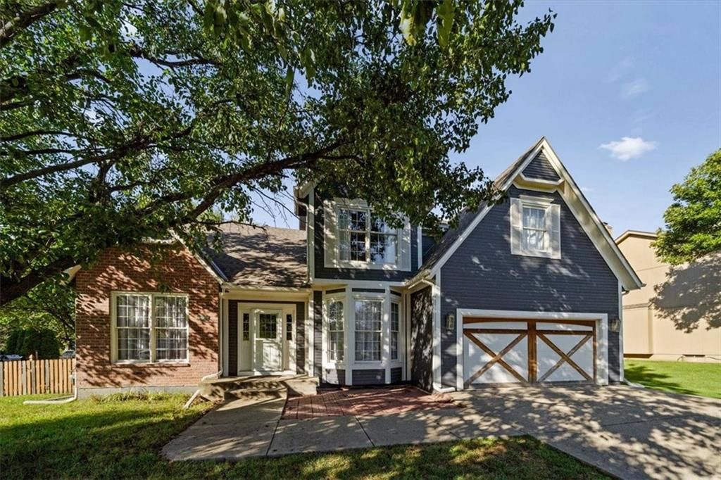 22304 W 52nd Street, Shawnee, KS: listing photo 2