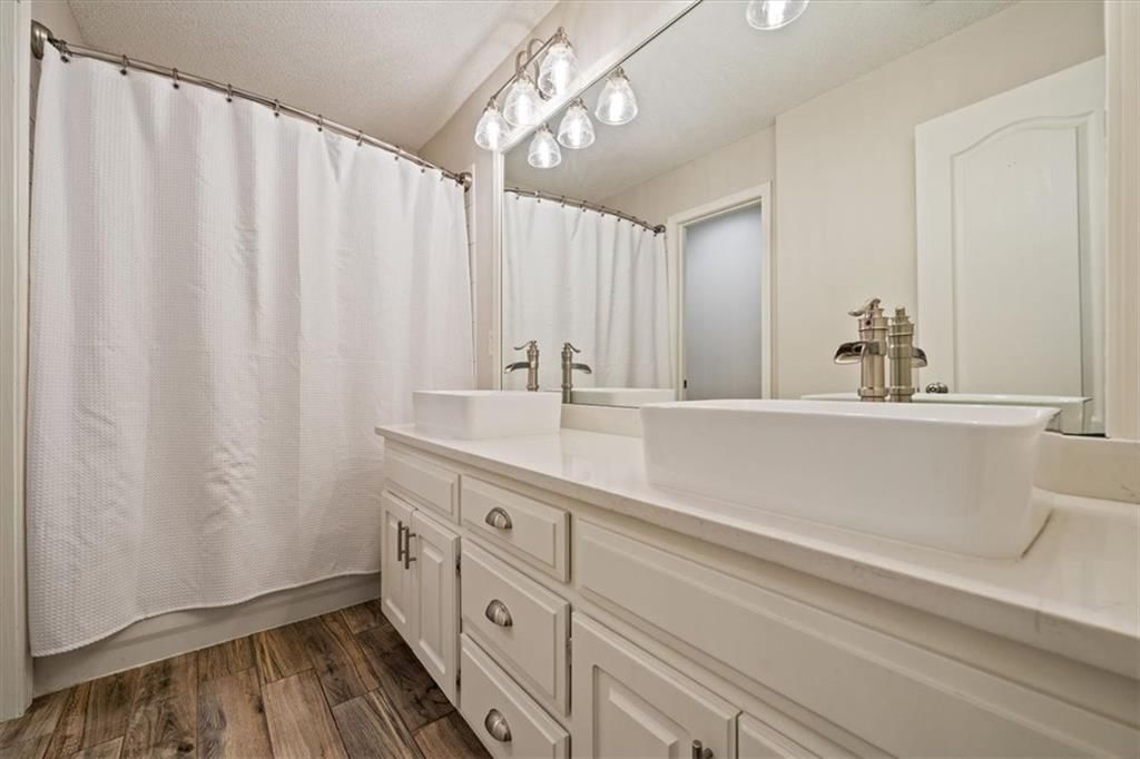 Photo 13 of 32 - 22304 W 52nd Street, Shawnee, KS 66226