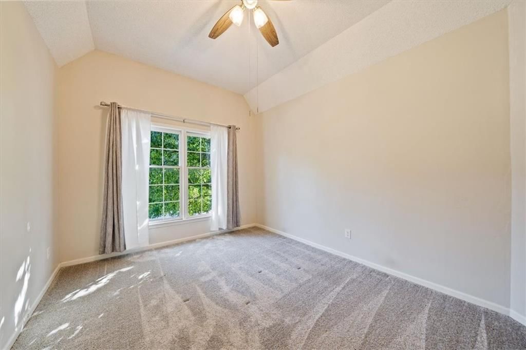 Photo 14 of 32 - 22304 W 52nd Street, Shawnee, KS 66226