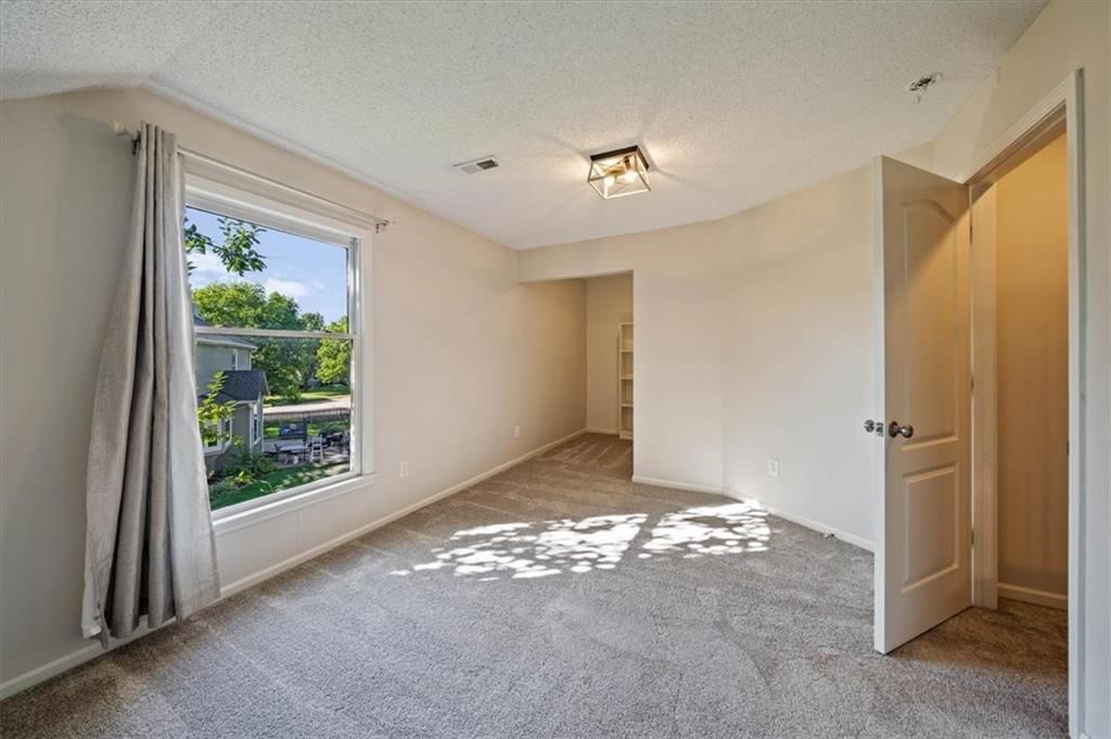 Photo 22 of 32 - 22304 W 52nd Street, Shawnee, KS 66226