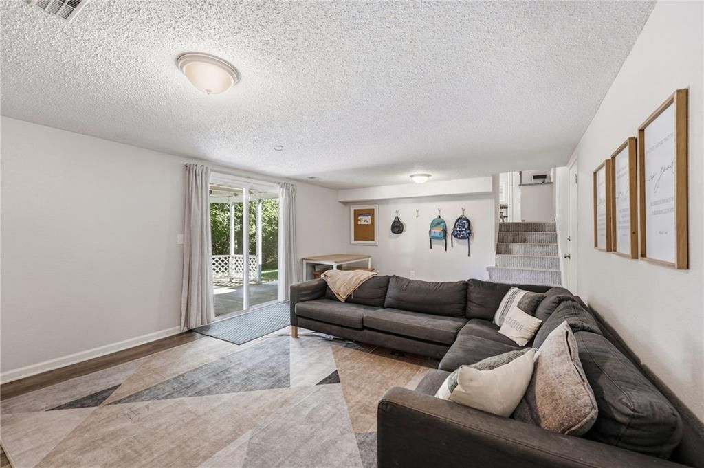 14017 Winchester Court — photo 25