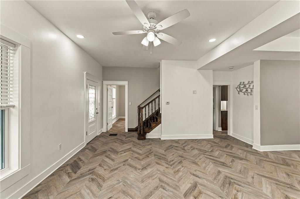 1432 W Walnut Street — photo 2