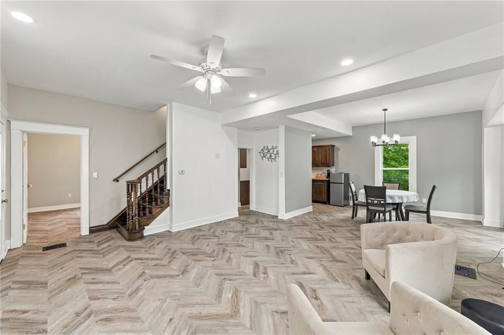 1432 W Walnut Street — photo 4