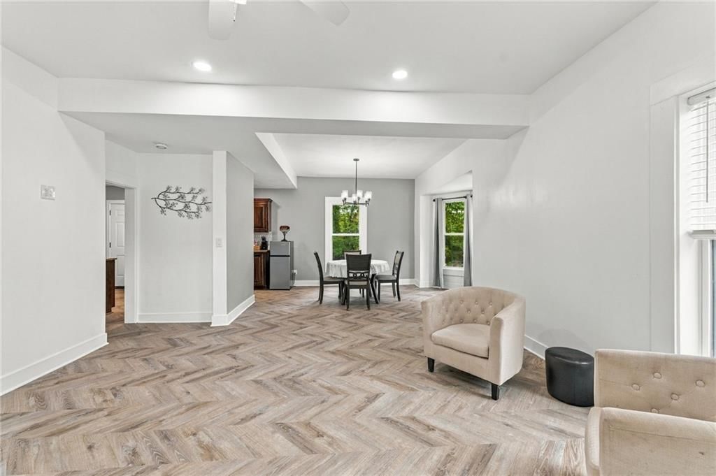 1432 W Walnut Street — photo 5