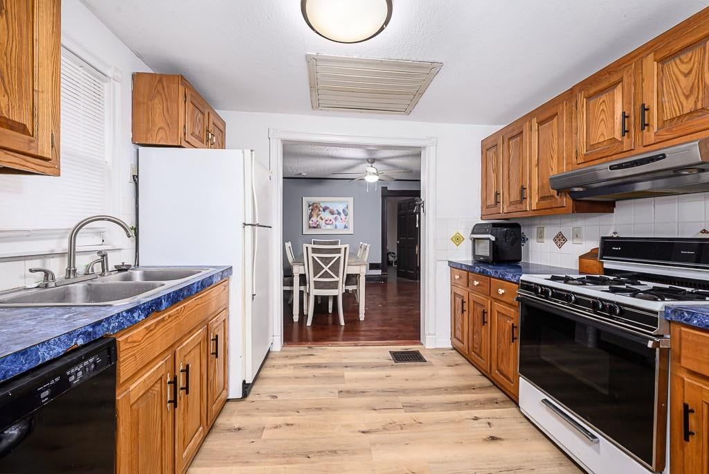 301 W Lake Street — photo 4
